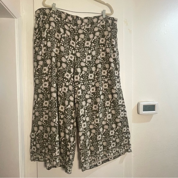 Max Studio Green and Ecru Floral Pants 3XL - Picture 1 of 10